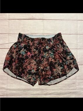Lululemon hotty hot shorts size 8
